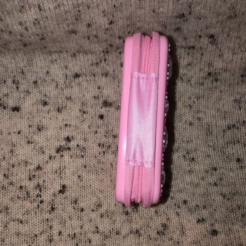 claire’s Rhinestone Hearts Barbie Pink Make Up Zip Around Tin - Picture 7 of 11